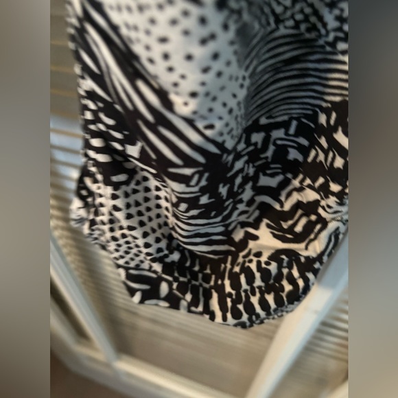 Zim & Zoe Printed Patch Work Capri Pants with zipper- Size 14 - Picture 5 of 10